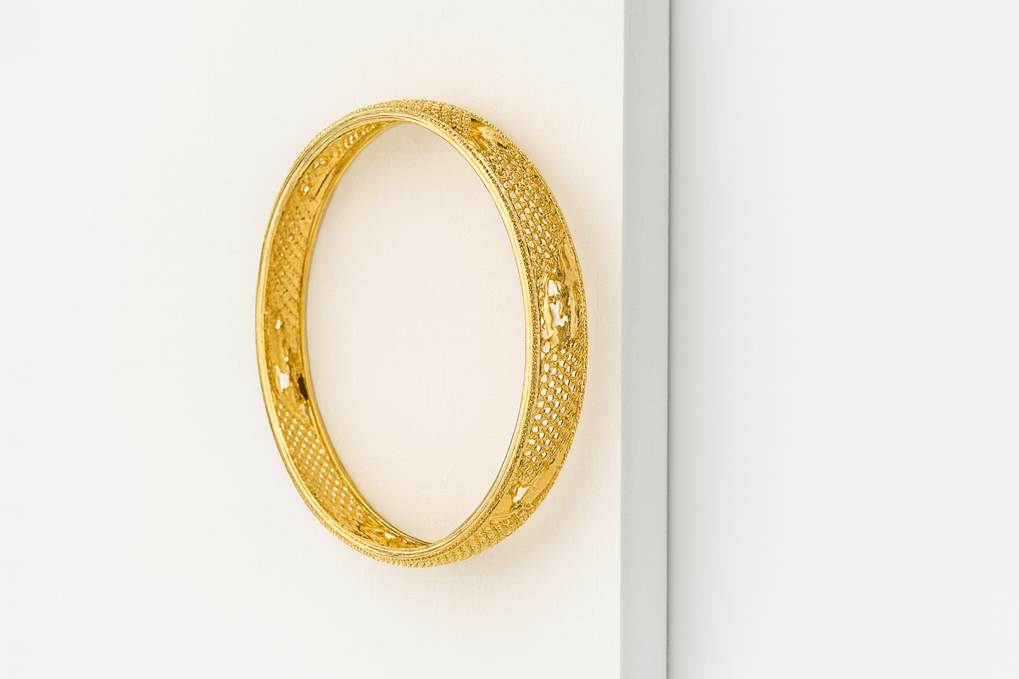 18ct gold plated elegant design Dubai bangle