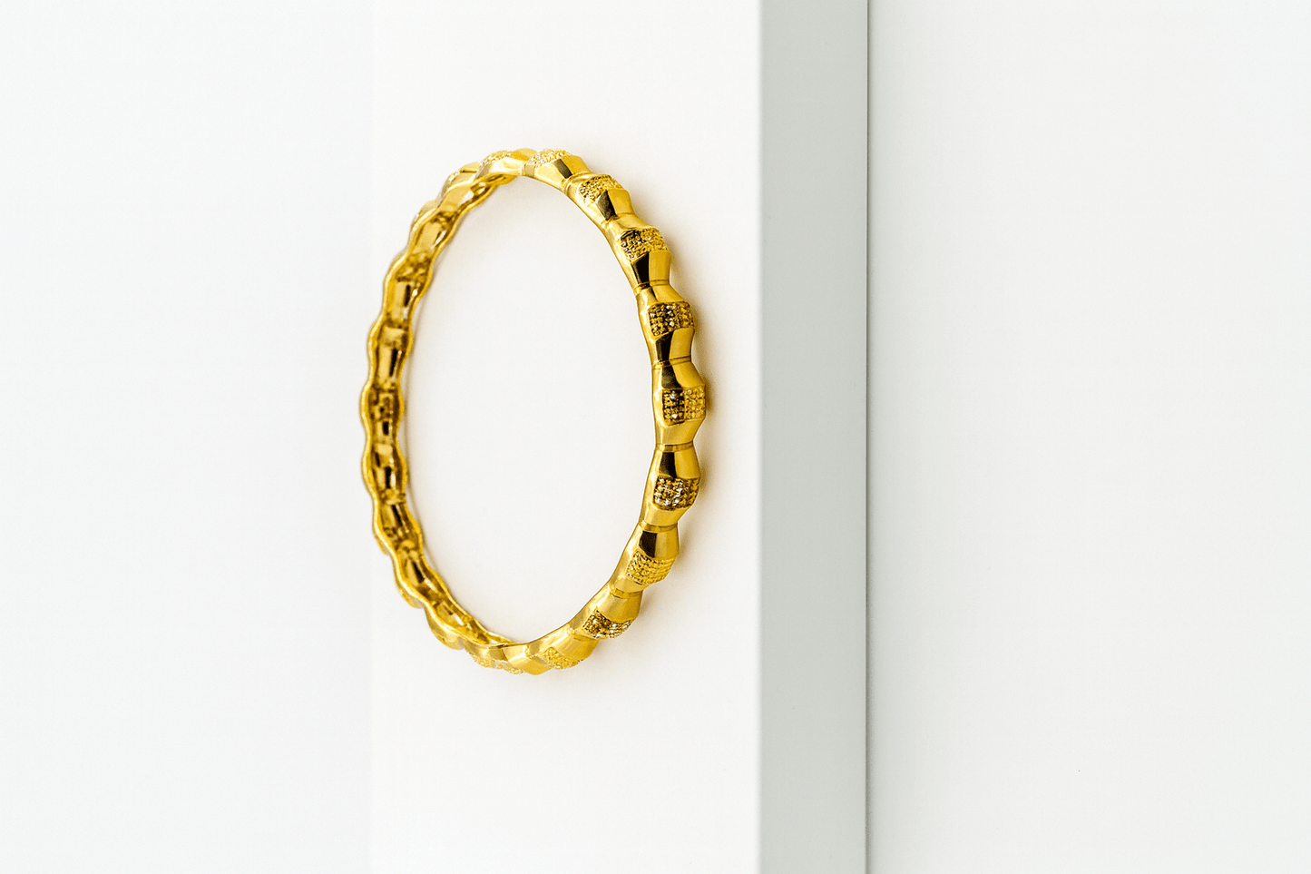 Dubai 18ct gold plated ridged Bangle