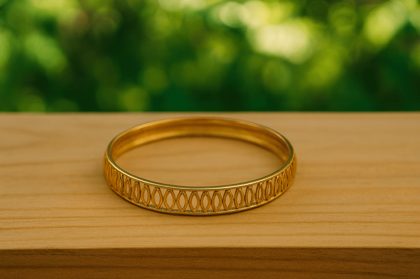 Dubai 18ct gold plated diamond shaped pattern bangle