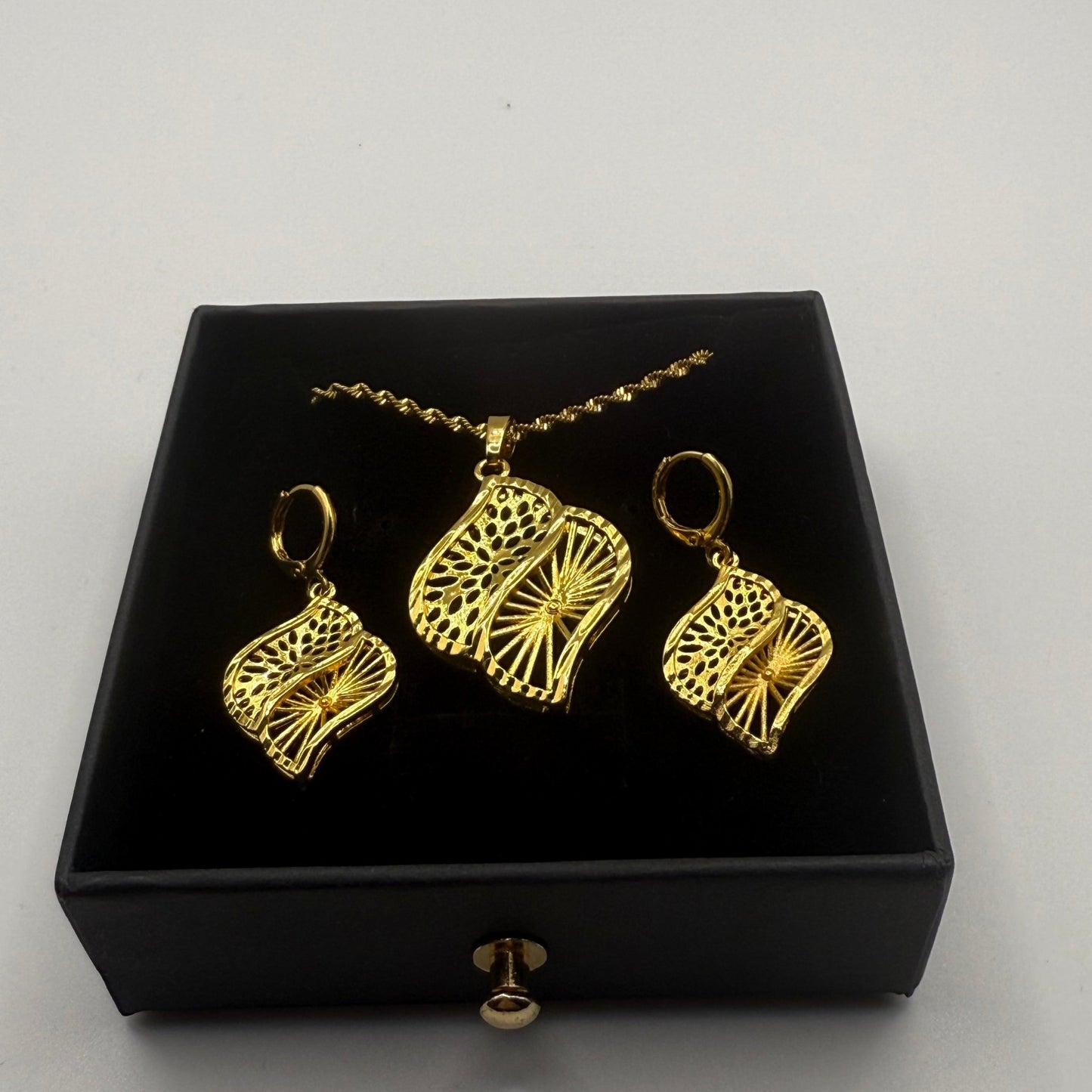 Elegant Medallion set